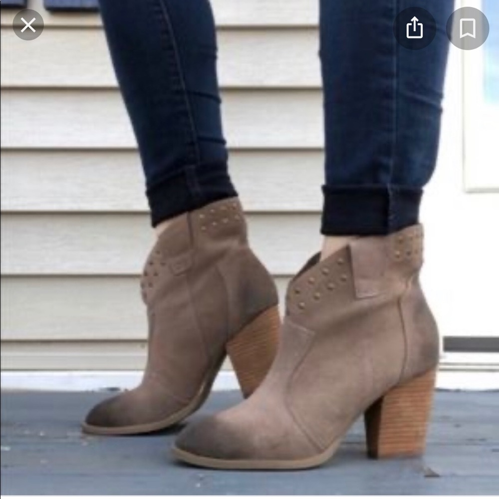 Steve Madden Taupe Jessii Suede Studded Booties 9